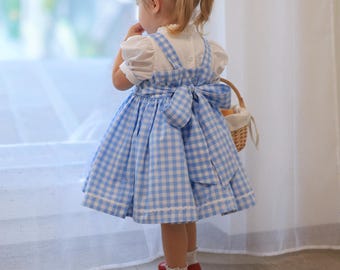 Vestitino vintage per neonata a quadretti blu, ispirato a Dorothy.