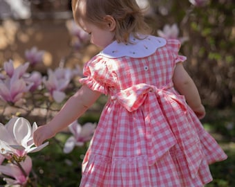 Vårklänning i söt rosa gingham-stil för småttingar