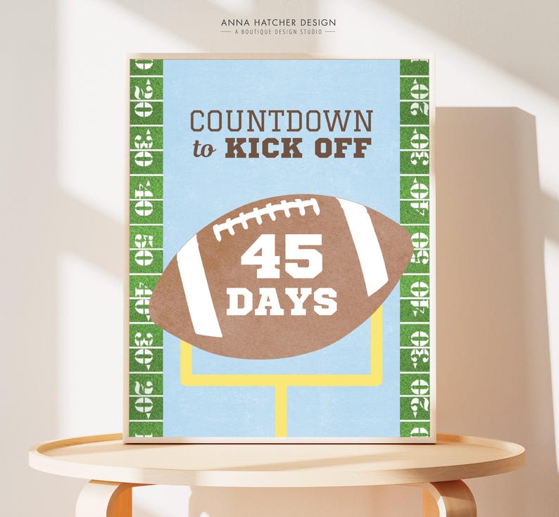 Może przedstawiać: Niebiesko-zielony plakat do wydrukowania z odliczającym do rozpoczęcia meczu, z grafiką piłki nożnej i tekstem "COUNTDOWN to KICK OFF 45 DAYS".