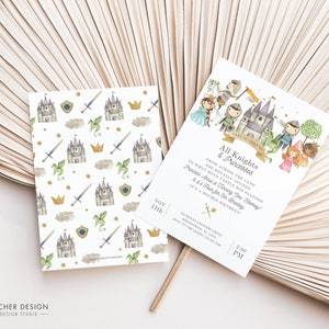 Pode incluir: Um cart&atilde;o de convite branco com detalhes dourados e uma ilustra&ccedil;&atilde;o em aquarela de um castelo, cavaleiros e princesas. O texto diz "All Knights & Princesses" e "From across the land to what boy's castle has planned Princess Aria is turning two! It's a tour for the brave! It's a double birthday!"