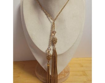 Vintage Ann Taylor Statement Halskette ist ein Gold Ton Lariat mit einer Doppel Quaste