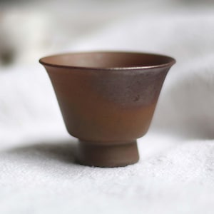 備前焼 ぐい呑み 40ml 3代目松田崋山(1902-1948)作、焼締め陶器素焼きぐい呑み