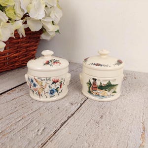 Set med 2 små vintage keramiska krukor, handmålad dekoration, Sarreguemines Frankrike 1960-tal, retro kökstillbehör, förvaringspresent