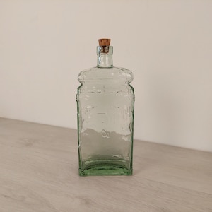 Vintage whisky- of sterke drankfles met kurk, geblazen glas met borstdecor, handgemaakt cadeau voor mannen, tafelcollectie