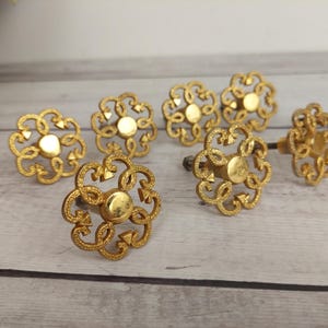 Vintage gouden metalen ladeknoppen, decoratieve lade- en kastgrepen, sierlijk bloemenpatroon, verfijnde stijl voor meubels