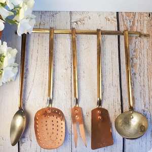 Set of 5 kitchen utensils and wall-mounted copper & brass rack, vintage French utensil set, spoon, fork, ladle, skimmer