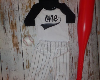 Garçon de tenue de smash de gâteau de base-ball, tenue d’anniversaire de smash de gâteau, rayures noires, uniforme de base-ball, chapeau de pantalon de base-ball et t-shirt en noir