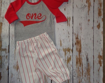 Tenue de smash de gâteau de baseball garçon, tenue d’anniversaire Cake Smash, rayures rouges, uniforme de baseball, casquette de pantalon de baseball et t-shirt