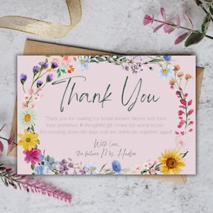 Carte de remerciement florale pour la douche nuptiale, fleurs sauvages roses, remerciement pour la douche de mariage, cadeau de shower de mariage bohème modifiable, modèle de toile imprimable