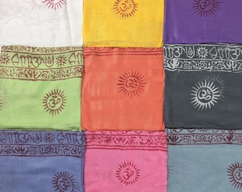 Sarong maxi coprispalle indiano pareo copricostume stola cotone super leggero Om mantra divinità indù stola made in India 190 x 90 cm