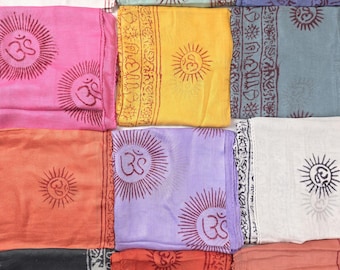 Sarong maxi coprispalle indiano pareo copricostume stola cotone super leggero Om mantra divinità indù stola made in India 190 x 90 cm
