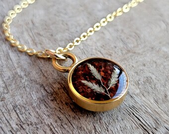 Crushed Red Tiger's Eye Necklace - Crushed Stone and Grass Circle Necklace - Botanical Jewelry - Nature Jewelry