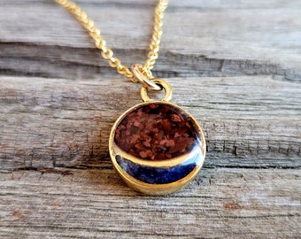 Crushed Burgundy and Blue Stone Inlay Necklace- Crushed Red Tiger's Eye and Sodalite - Small Gold Split Circle Necklace - Nature Jewelry