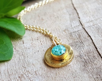 Crushed Turquoise and Gold Disc Necklace - Crushed Stone  Small Circle Necklace