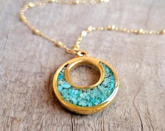 Crushed Turquoise Stone Necklace - Crushed Stone - Turquoise and Gold Eclipse Split Circle Necklace