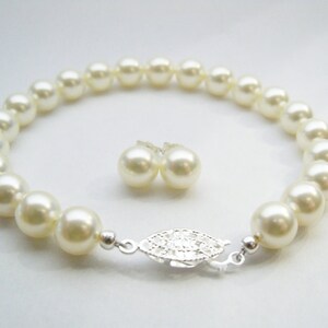 Pearl bracelet and pearl stud earrings set Swarovski Cream pearl set 8mm round pearls image 2