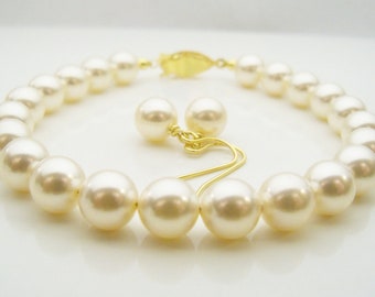 Pearl bracelet Swarovski pearl bracelet 8mm round cream color pearls and gold plated filigree clasp
