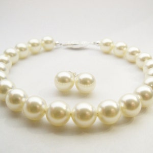 Pearl bracelet and pearl stud earrings set Swarovski Cream pearl set 8mm round pearls image 1