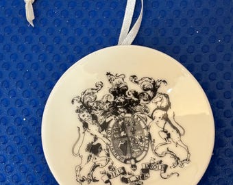 Vintage Heraldry ring dish, vintage coat of arms Kings Tavern Ornament, petite wall hanging, 2.75”, husband ring dish gift, 2005 Porcelain