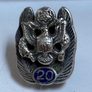 Original WW2 era US Army 20 Year Veteran Sterling Pinback Lapel Pin (Lordship)
