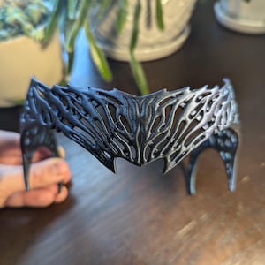An image showing the crown of Wiccan