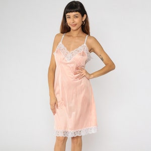 60s Pink Slip Dress Midi White Lace Trim Lingerie Sweetheart Vintage 1960s Tiefem V-Ausschnitt Empire-Taille Spaghetti-Träger Medium