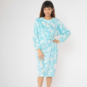 Vintage 80er Jahre Dolman Ärmel Kleid Blau Abstrakt Druck Seitliche Krawatte Taille Weiß geometrisches grafisches Muster 1980s Langarm Shift Large L