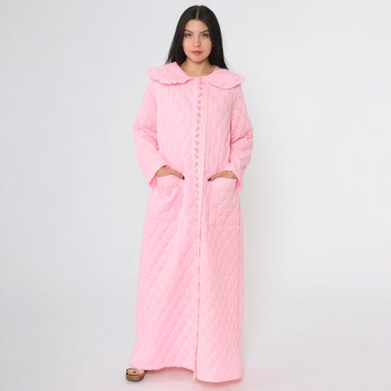 Vintage Baby Pink Quilted Robe 70s Floral Embroidered Nightie Maxi Dress Button up Sleepwear Peter Pan Collar Dressing Gown 1970s Medium M