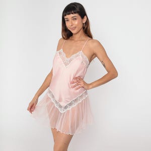 Vintage Pink Babydoll Slip Dress 80s Lace Trim Sheer Ruffle Hem Pastel Jacquard Nightie Lingerie Mini 1980s Romantic Sleepwear Medium M