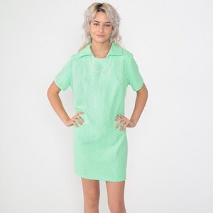 Vintage Mod Mini Dress 60s 70s Green Geometric Print Pearl Necklace Gogo Minidress Shift Short Sleeve 1960s Twiggy Go Go Boho Medium Large