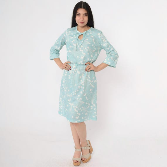 Vintage 70s Aqua Swirl Print Dress Keyhole Tie Neck 3/4 Sleeve Retro Boho Midi Belted Mod Shift 1970s Polyester White Blue Abstract Medium M