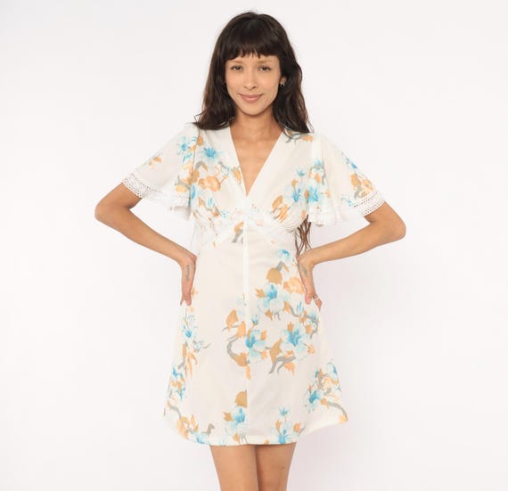 70s Floral Flutter Sleeve Babydoll Mini Dress Lace Trim White Blue Peach V Neck Cottagecore Prairie Sears Feminine Summer Spring Small S
