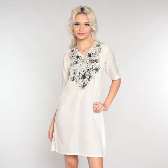 Floral Embroidered Dress 90s Mini Dress Off-White Flower Print Day Dress V Neck Lounge Casual Short Sleeve Vintage 1990s Extra Small xs