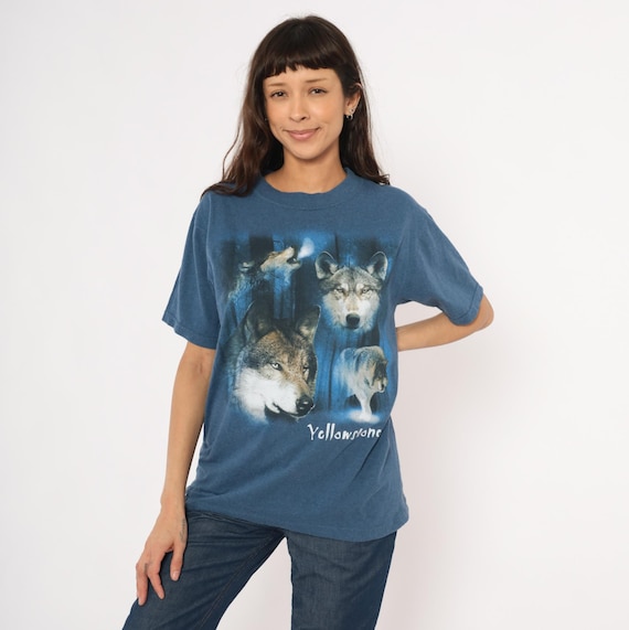 Yellowstone Wolf Tee 2000s Nature Wildlife Print Graphic Shirt Blue Animal Pack Howling Moon Souvenir National Park Vintage Top Medium M