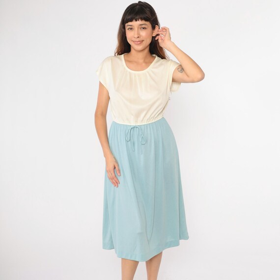 Vintage Color Block Dress 70s Baby Blue Cream Midi Plain Cap Sleeve Blouson Scoop Neck Dress 1970s High Elastic Waist Medium
