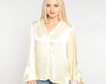 Blusa vintage Jessica's Gunnies de los años 70 con parte superior de satén color crema y ribete de encaje, camisa Gunne Sax de manga larga abullonada con cuello bohemio y botones, talla mediana de los años 70 (M)