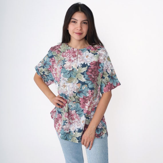 90s Floral Blouse Slit Neckline Short Sleeve Shirt Pullover Top Blue Purple Pink Flower Print Bohemian Vintage Short Sleeve Medium Large