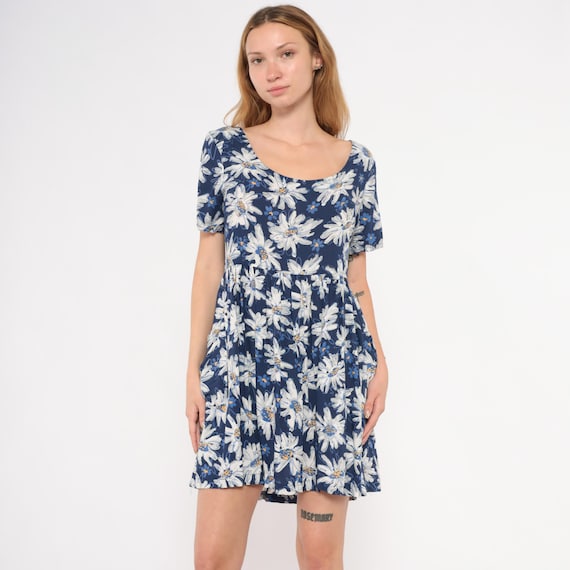 Daisy Print Babydoll Dress 90s Navy Floral Mini Gathered Waist Patch Pocket White Blue Summer Sundress Cottagecore Prairie Vintage Medium M