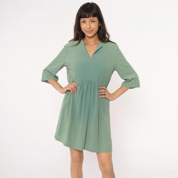 70s Sage Green Dress Empire Waist Knee Length V Neck Split Neckline Gathered Skirt Prairie Cottagecore Summer Spring Pastel Vintage Medium M