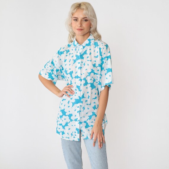 Abstract Floral Blouse 90s Button up Shirt White Blue Short Sleeve Flower Print Top Retro Chest Pocket Vintage 1990s Oversized Medium M
