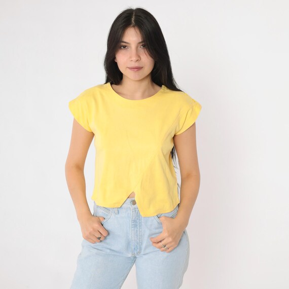 Vintage 80s Yellow Shirt Asymmetric Hem Cap Sleeve Button Shoulder Tee Cropped T Shirt 1980s Cotton Blend Knit Top Asymmetrical Small S