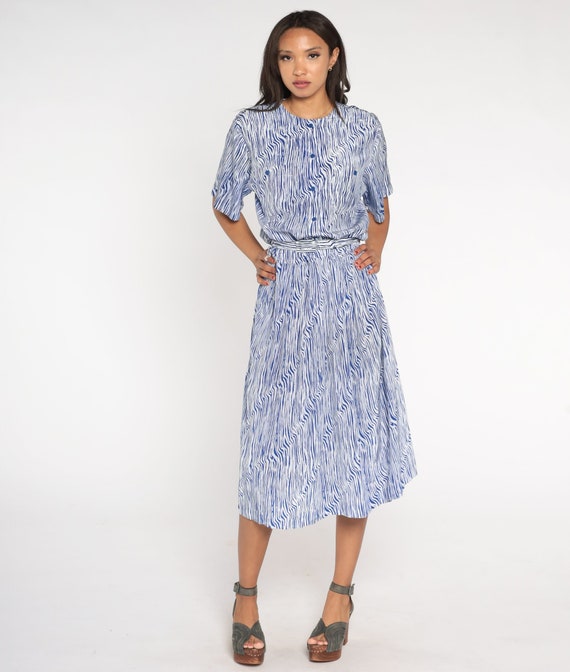 Striped Print Dress 80s Midi Dress Blue White Abstract Button up Shirtwaist Day Dress High Waisted Belted Short Sleeve Vintage 1980s Large L