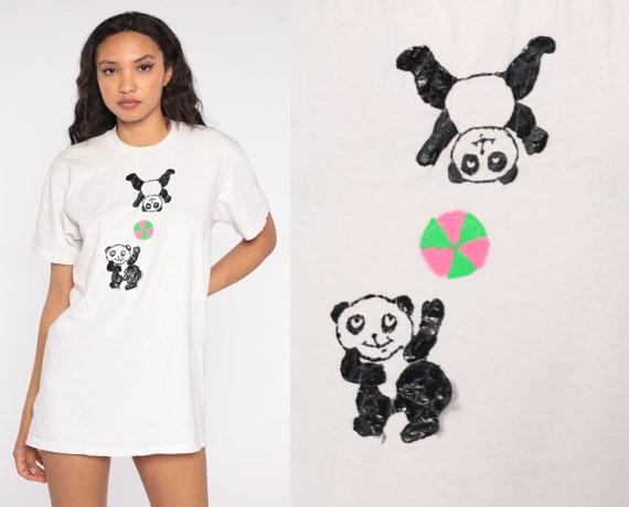 PANDA T Shirt Bear Shirt 80s 90s Graphic Tee Shirt Animal Playing Print Novelty Cute Tshirt Kawaii 1990s Vintage Retro White Medium Large