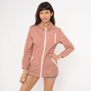 Kurtka przeciwdeszczowa Dusty Rose London Fog z lat 80., z marszczeniami w talii, anorak, różoworóżowy płaszcz, bawełniana wiatrówka w kolorze liliowym, biały kołnierz, zatrzaski, długi rękaw, bardzo mały rozmiar XS