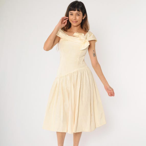 Vintage 1980s Gunne Sax Dress Cream Taffeta Dress Rosette Bow Bertha Collar 80s Romantic Bridal Gown Low Waist Fit and Flare Small 4