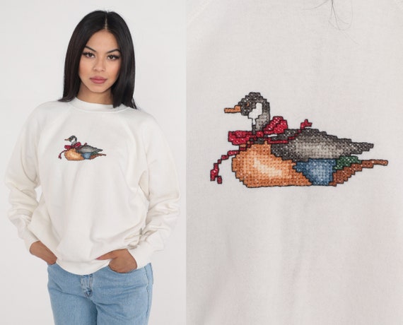 Duck Sweatshirt 80s Cross Stitch Sweatshirt Embroidered Bird Graphic Shirt Raglan Sleeve Grandma Sweater White Vintage 1980s Extra Large xl