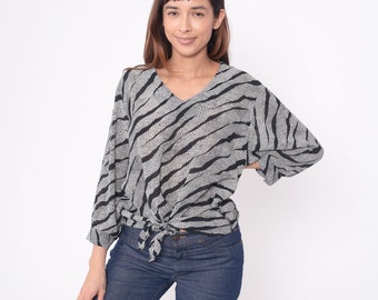 Camicetta con stampa animalier anni '90, a righe zebrate, con cintura annodata, corta, in pelle di serpente, scollo a V, manica lunga, nera, bianca, retrò, vintage anni '90, taglia L