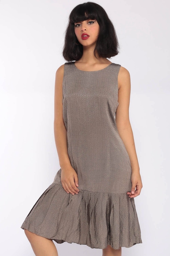1960s Mod Dress SCOOTER Space Age Shift Flapper 60s Midi Drop Waist Pleated GOGO Vintage Sleeveless Minidress Twiggy Taupe Medium