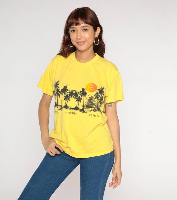 Tahiti Tee 80s Yellow Wrap Around Tropical Paradise Palm Trees Sunset Vintage Vacation Souvenir Bora Bora Moorea Resort Wear Medium M