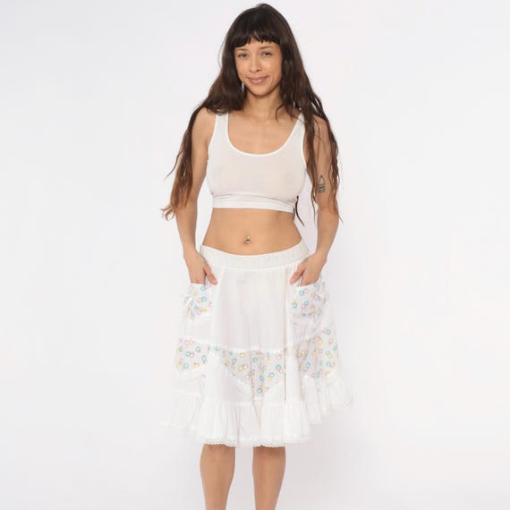 80s Fairycore Skirt White Tiered Pastel Ruffled Mini Cotton Elastic Waist Lace Trim Full Gathered Coquette Prairie Feminine Vintage Medium M